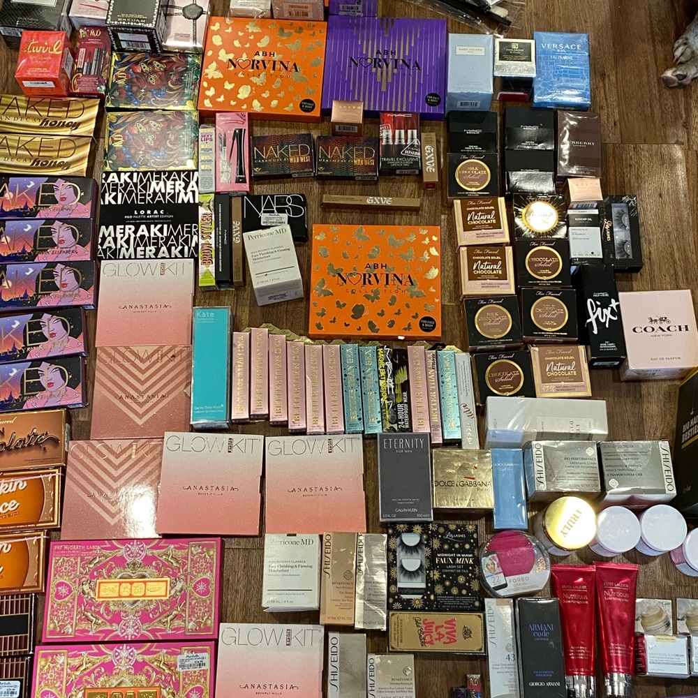 Makeup bundle - Picture 3 of 7